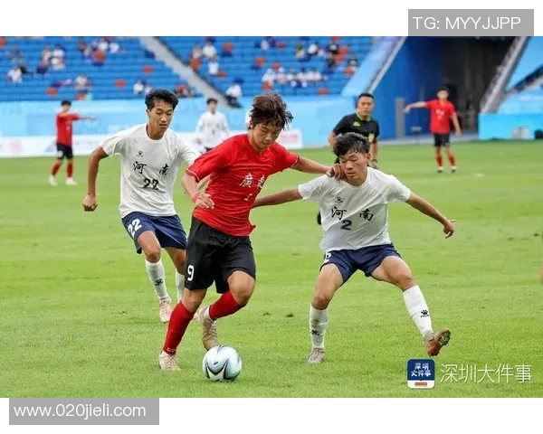 足球赛后评分解析:球员表现与战术执行的全面评估与反思 足球赛后评分解析:球员表现与战术执行的全面评估与反思