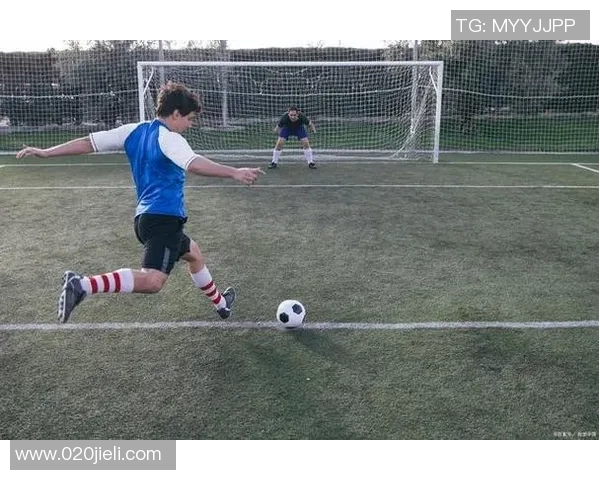 足球推射技巧解析如何在比赛中提升进球效率与准确性 足球推射技巧解析如何在比赛中提升进球效率与准确性